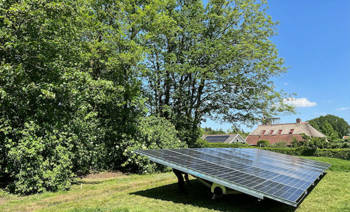 Zonnepanelen rieten dak