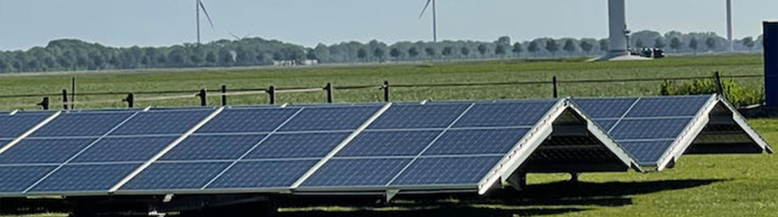Zonnepanelen veldopstelling